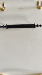 Siyah Sivri Plastik Çekmece ve Dolap Kapak Kulpu | Dayanıklı ve Şık Tasarım