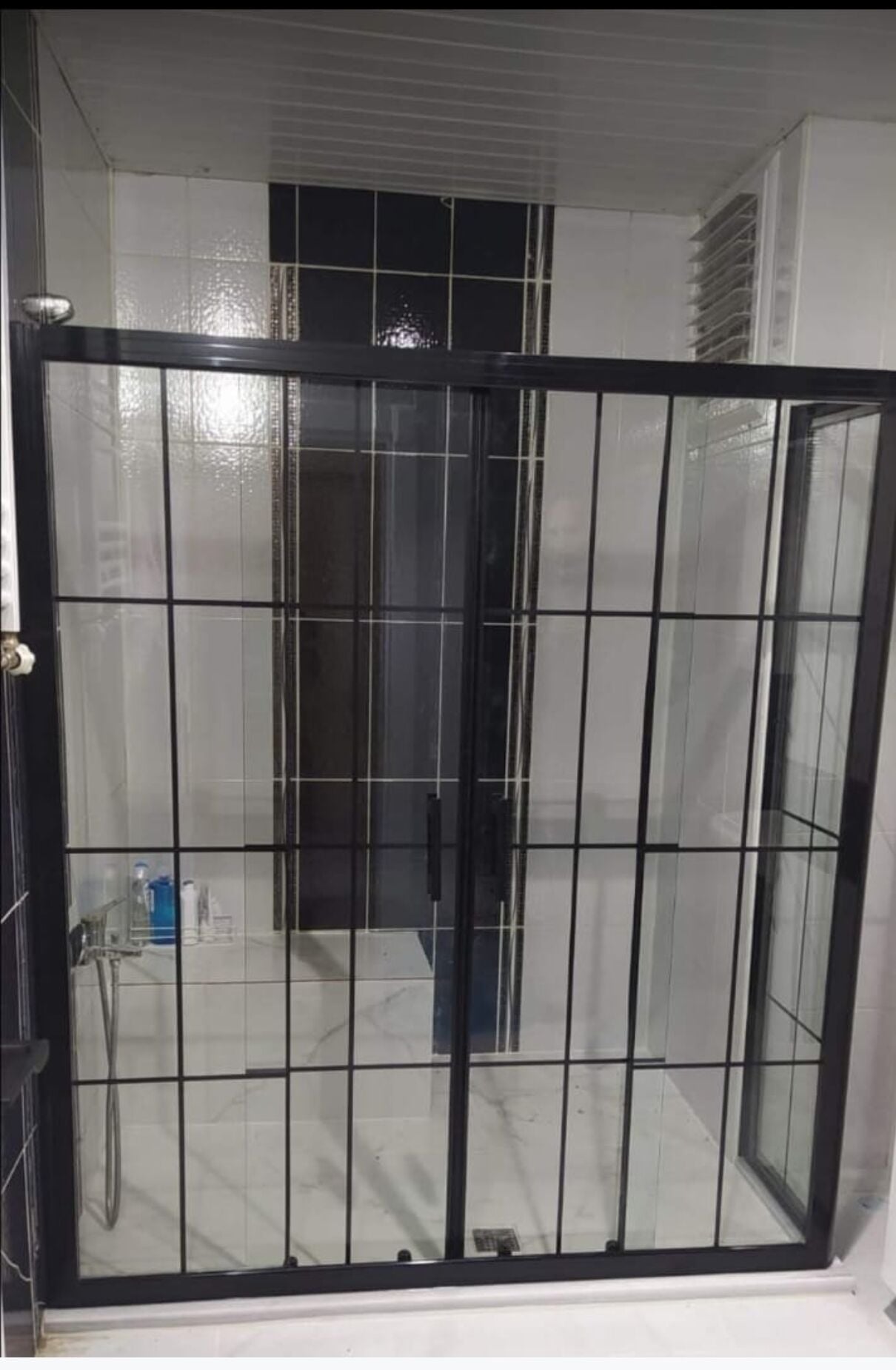 BURSA DUVAR ARASI KARE KAROLAJ 5 MM TEMPERLİ CAM DUŞAKABİN – 190 CM SİYAH PROFİL