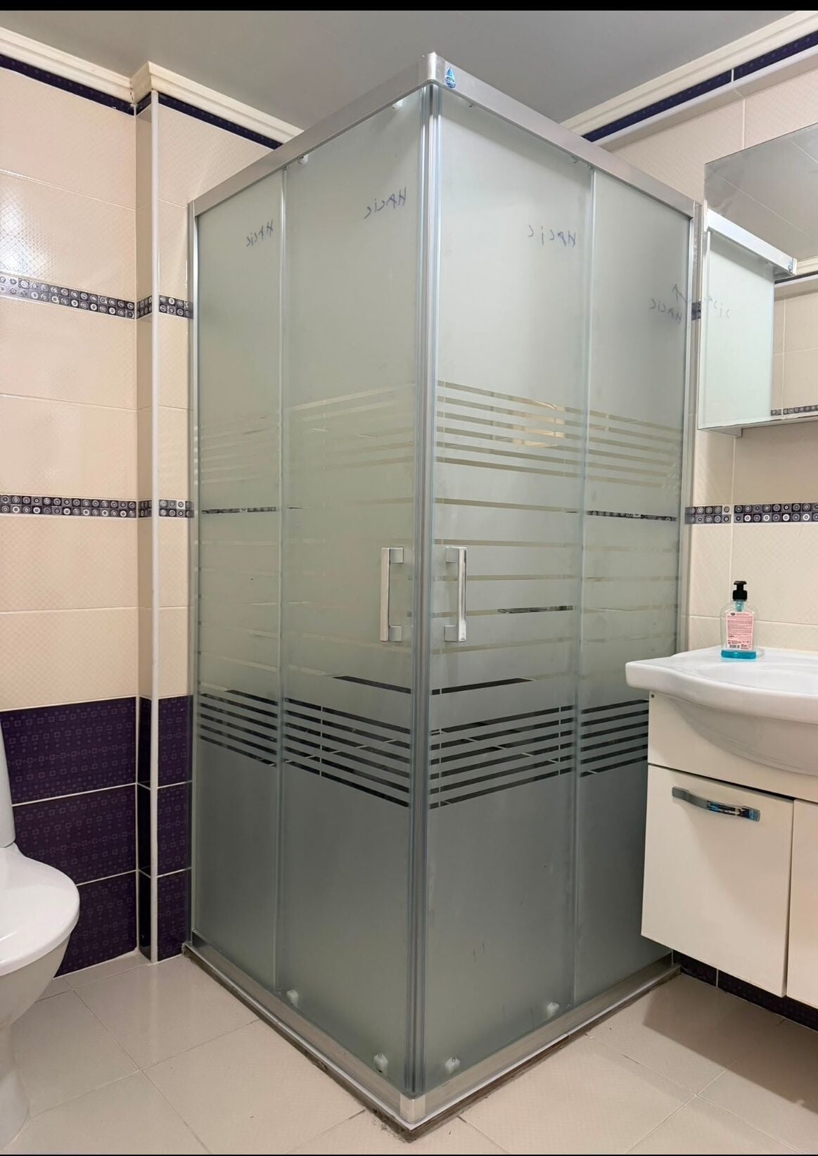 BURSA 5 MM KROM PROFİL FUL KUMLAMA ORTA ÇİZGİLİ KÖŞE CAM DUŞAKABİN
